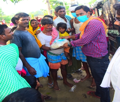 Providing a small amount of assistance to migrant workers during the pandemic.